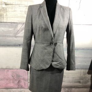 Ann Taylor Skirt Suit. Grey plaid w/lt ppl. Sz 2